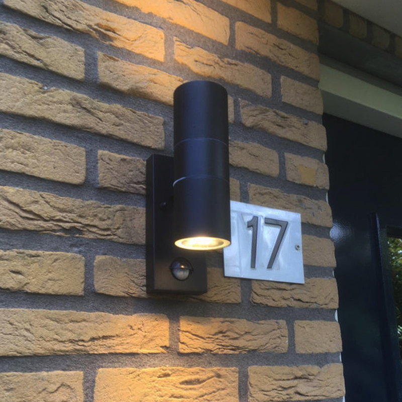 Nowoczesny kinkiet zewnętrzny z czujnikiem ruchu czarny, Pedro, IP44