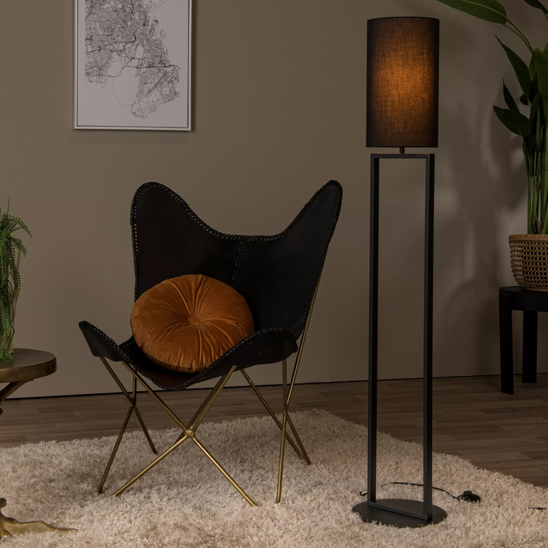 Czarna lampa stojąca rustykalna, Herman, z przełącznik