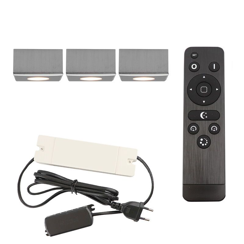 3 kwadratowe oprawy natynkowe cromowane na werandy Fredo, IP44, z zestawem przyłączeniowym i pilotem 3 kwadratowe oprawy natynkowe cromowane na werandy Fredo, IP44, z zestawem przyłączeniowym i pilotem