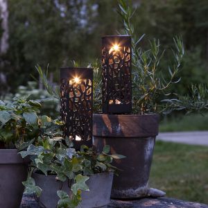 2-pack czarne lampy słoneczne na kije Amisha, z czujnikiem zmierzchu