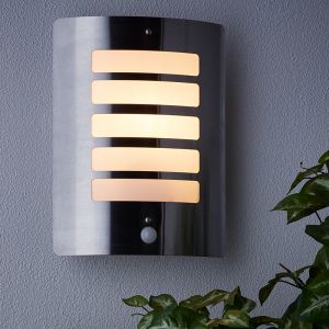 Metalowy kinkiet zewnętrzny z czujnikiem ruchu chromowany, Alea, IP44