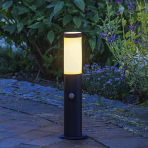 Metalowa lampa podłogowa zewnętrzna z czujnikiem ruchu czarna, Meis, IP44
