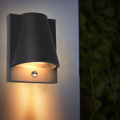 Nowoczesny kinkiet zewnętrzny z czujnikiem ruchu czarny, Luana, IP43