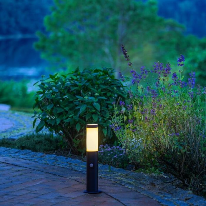 Metalowa lampa podłogowa zewnętrzna z czujnikiem ruchu czarna, Meis, IP44