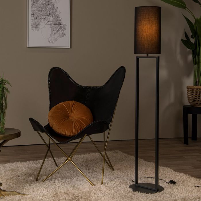 Czarna lampa stojąca rustykalna, Herman, z przełącznik