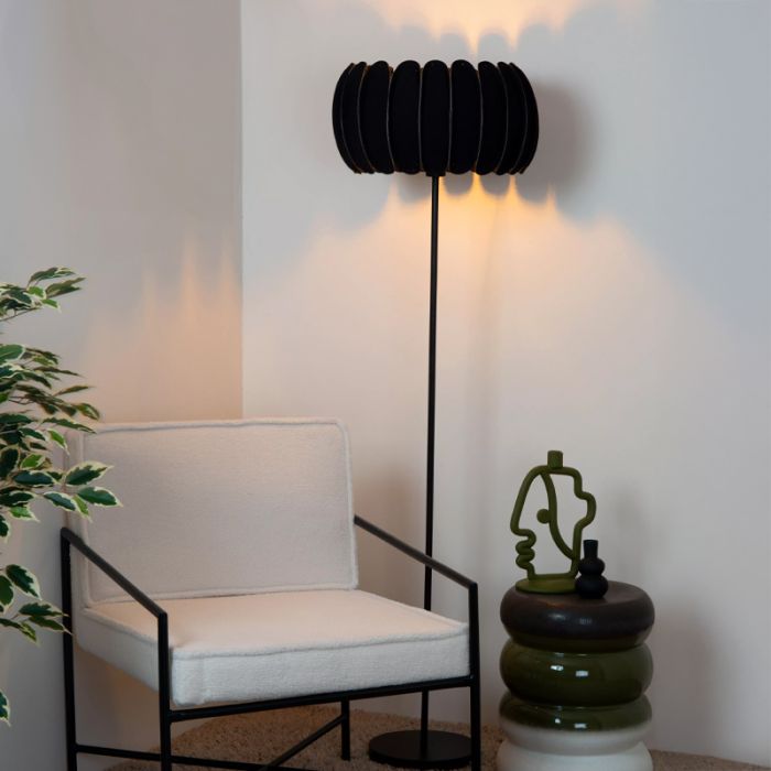 Czarna lampa stojąca nowoczesna, Spencer, z przełącznik