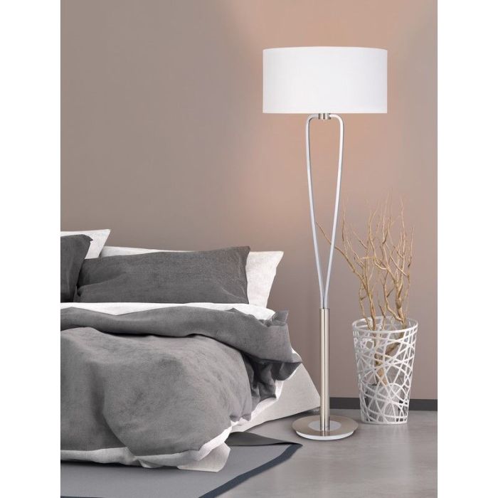 Niklowa lampa stojąca nowoczesna, Lola, z przełącznik